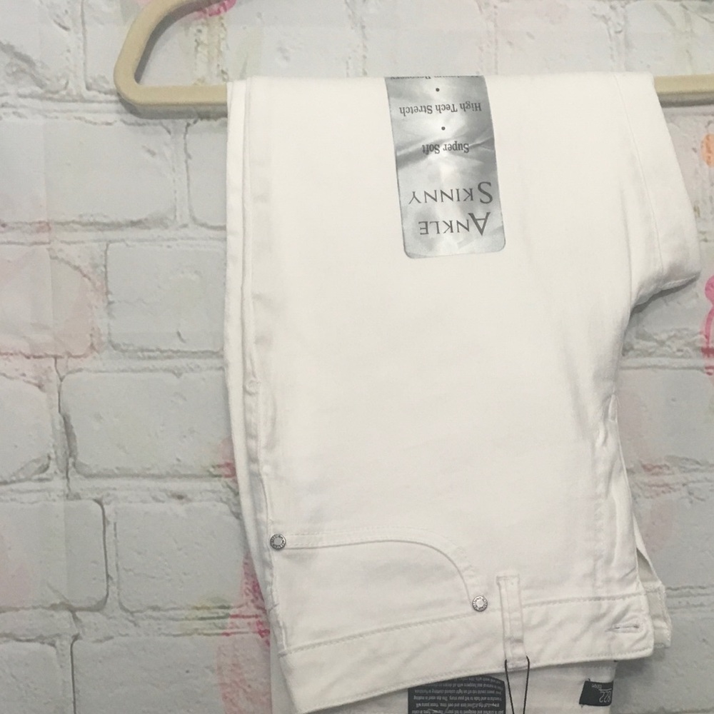 NWT size 14  white skinny jeans